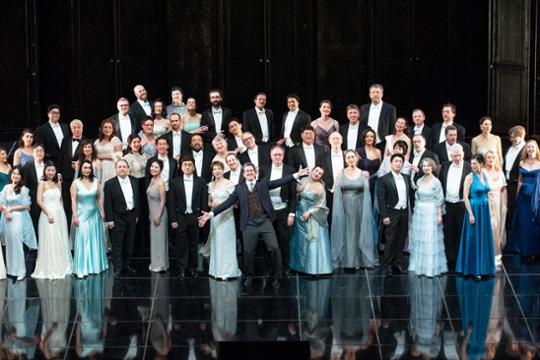Der Chor der Deutschen Oper Berlin. Foto: Bettina Stoess
